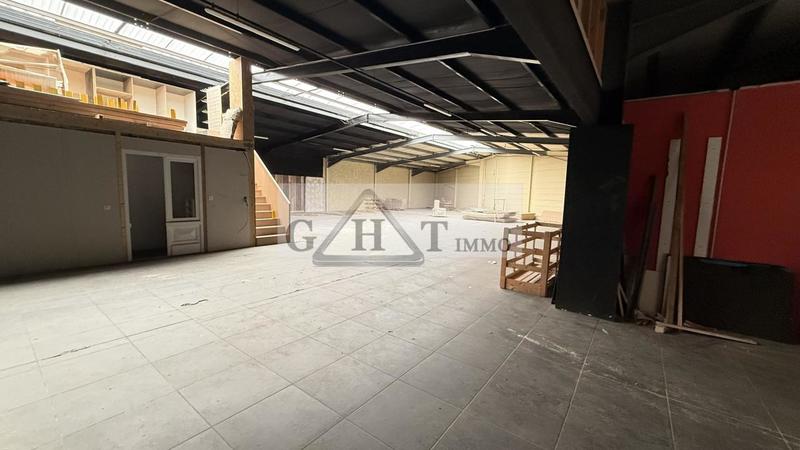 Entrepôt - 1 178 m²