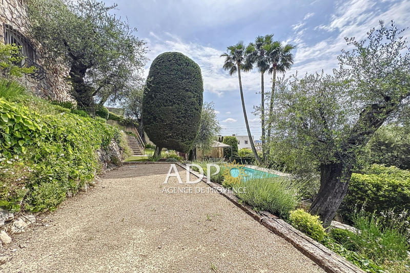 Maison - 210 m² - 6 pièces