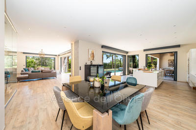 Villa - 309 m² - 6 pièces