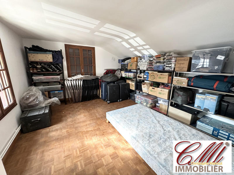 Maison - 220 m² - 9 pièces