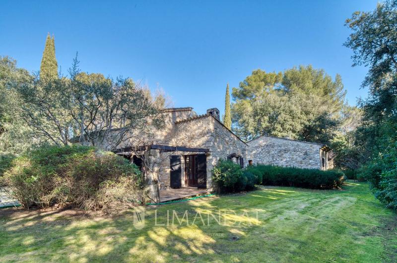 Villa - 460 m² - 9 pièces