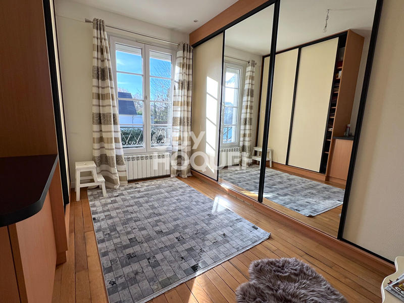 Maison - 202 m² - 9 pièces