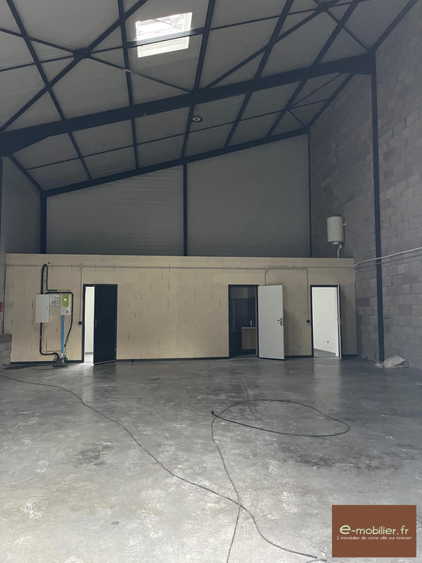 Local d'activités - 370 m²