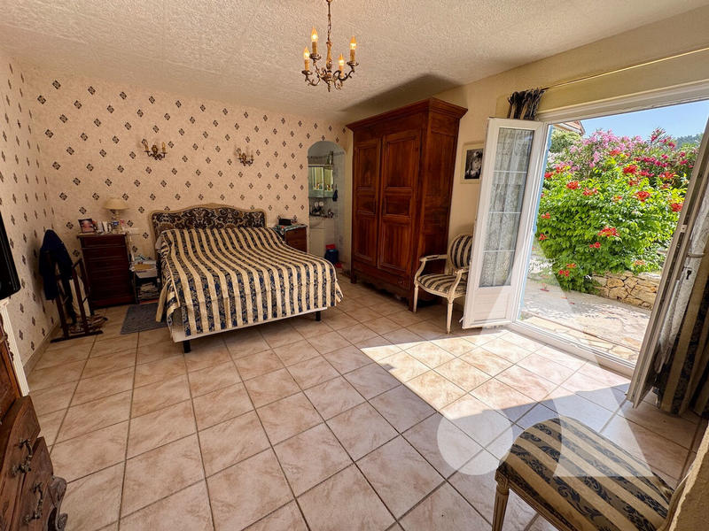 Maison - 247 m² - 7 pièces