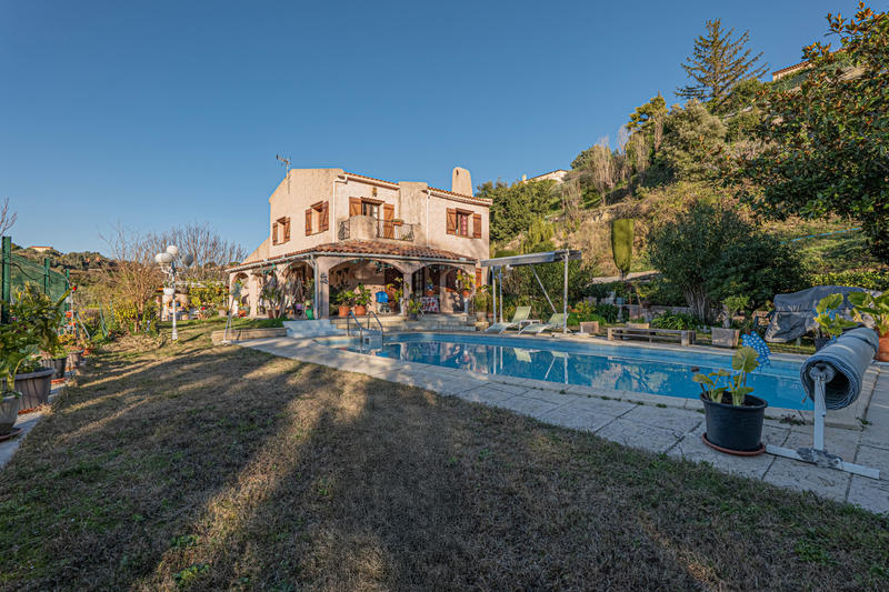 Maison - 141 m² - 5 pièces