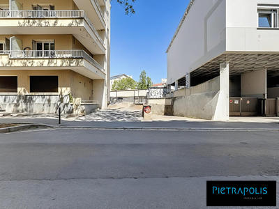 Parking / Garage - 11 m²