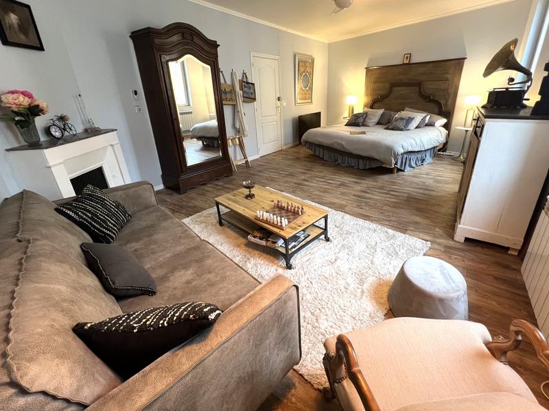 Maison traditionnelle - 250 m² - 8 pièces