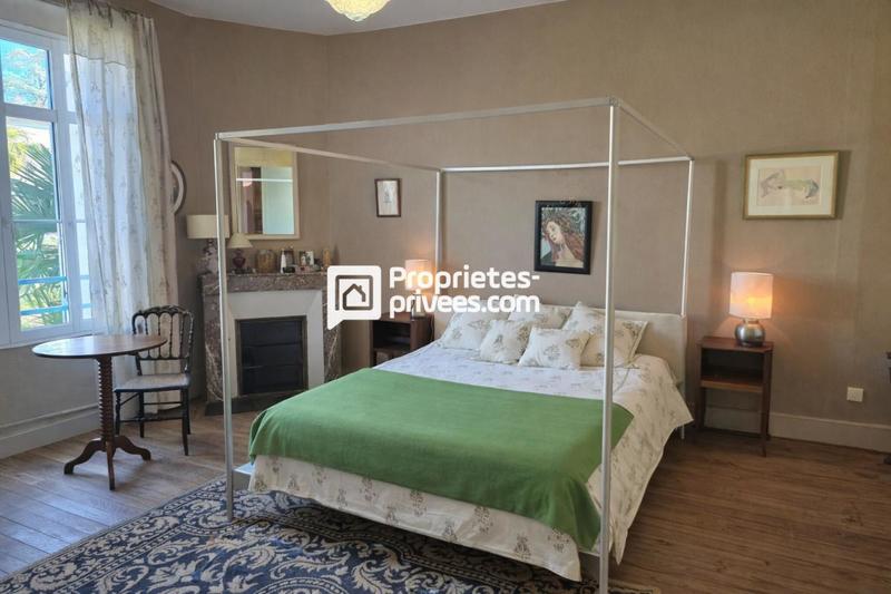 Maison - 236 m² - 8 pièces