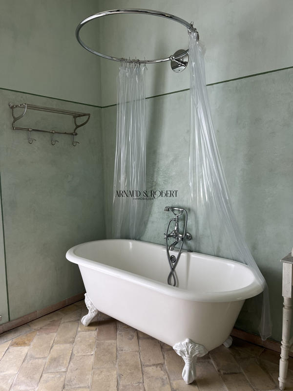 Maison ancienne - 473 m² - 9 pièces