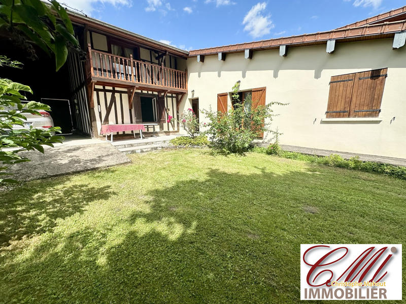 Maison traditionnelle - 212 m² - 6 pièces