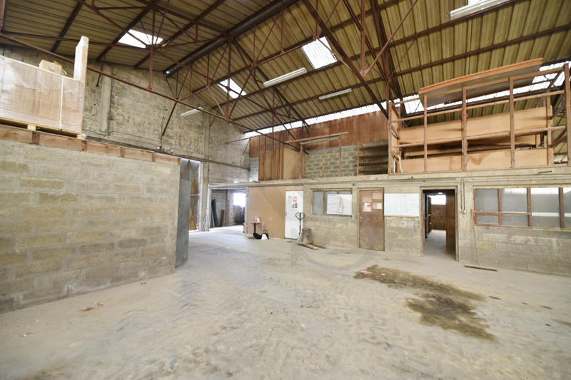 Local d'activité / Entrepôt - 650 m²