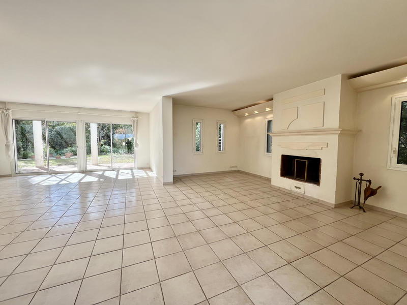 Maison - 248 m² - 7 pièces