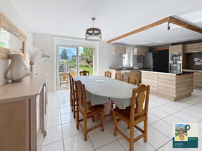 Maison - 208 m² - 8 pièces