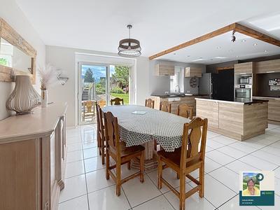 Maison - 208 m² - 8 pièces