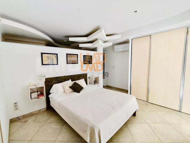 Propriété - 320 m² - 10 pièces