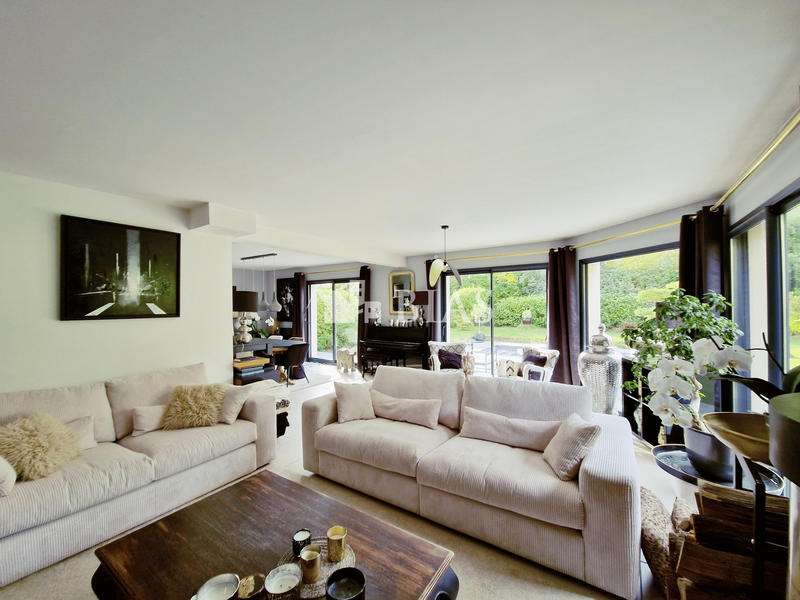 Maison contemporaine - 197 m² - 6 pièces