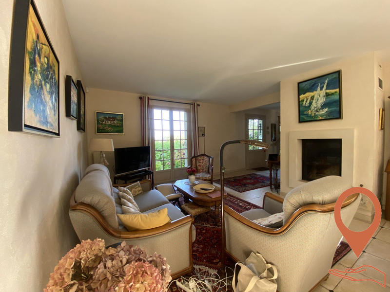 Maison - 212 m² - 9 pièces