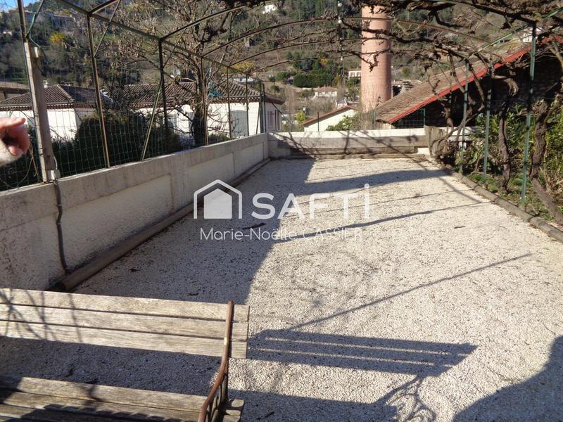 Maison - 242 m² - 14 pièces