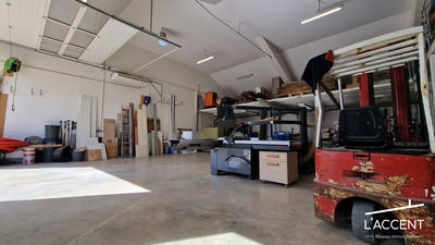 Local d'activités - 381 m²