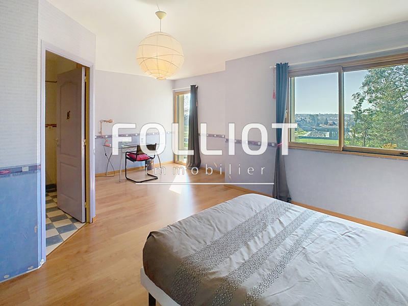 Maison - 300 m² - 8 pièces