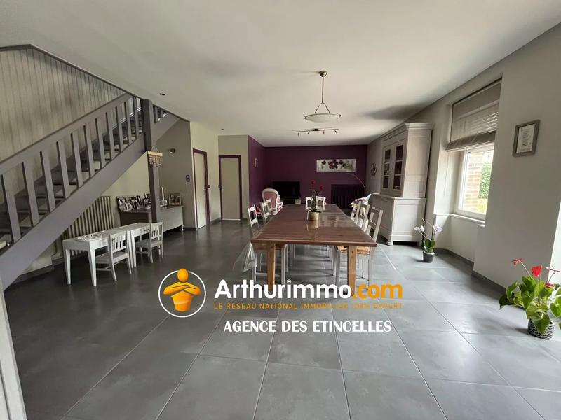 Maison - 185 m² - 9 pièces