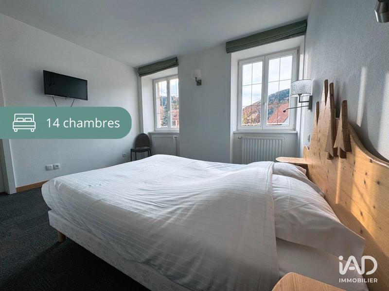 Maison - 1 100 m² - 11 pièces