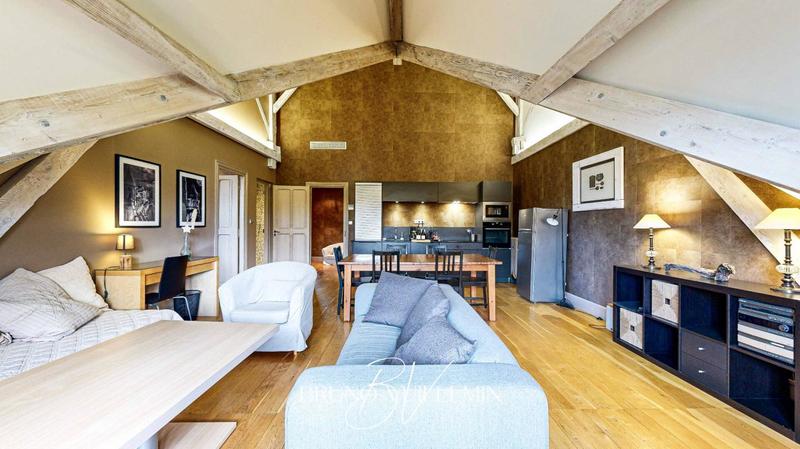 Demeure - 750 m² - 18 pièces