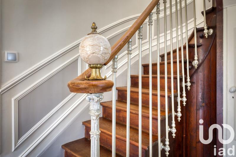 Maison - 230 m² - 8 pièces