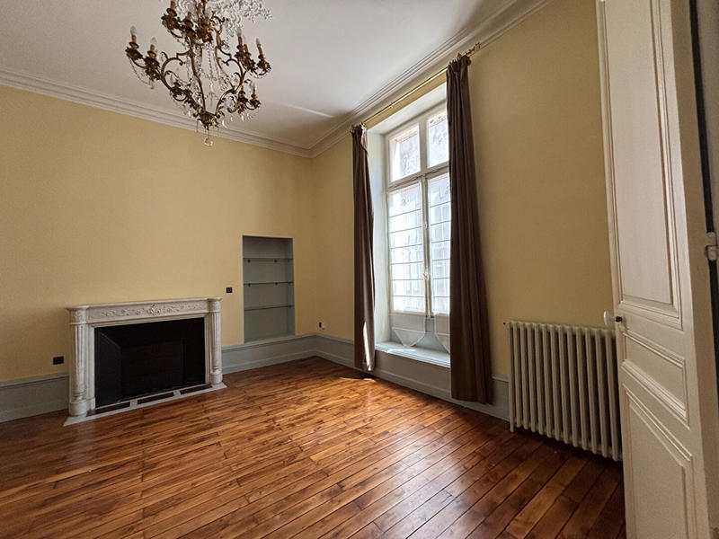 Maison - 220 m² - 8 pièces