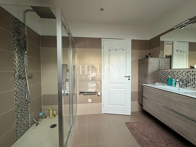 Maison - 200 m² - 6 pièces