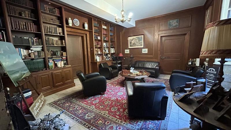 Maison - 553 m² - 8 pièces