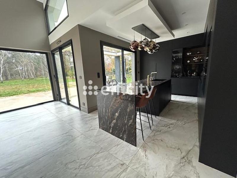 Maison - 290 m² - 10 pièces