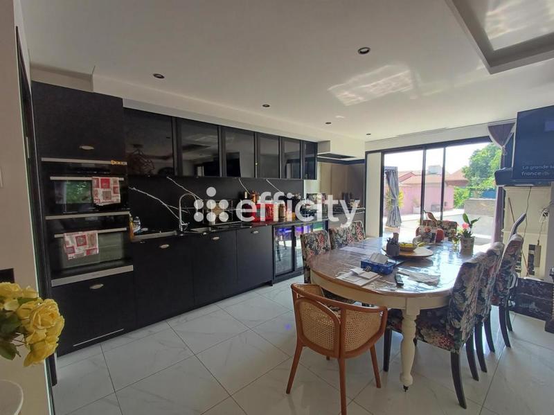 Maison - 197 m² - 4 pièces