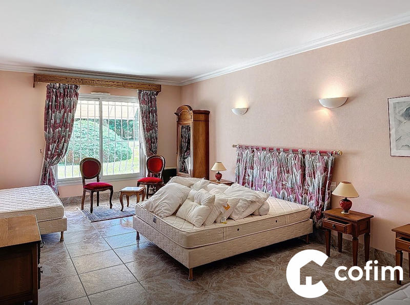 Maison - 400 m² - 8 pièces