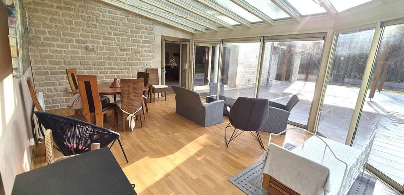 Maison - 225 m² - 10 pièces