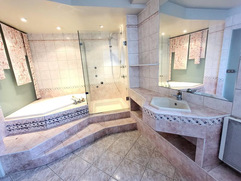 Maison - 275 m² - 11 pièces