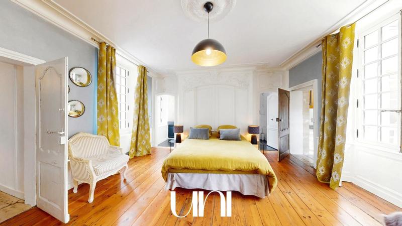 Maison - 300 m² - 9 pièces