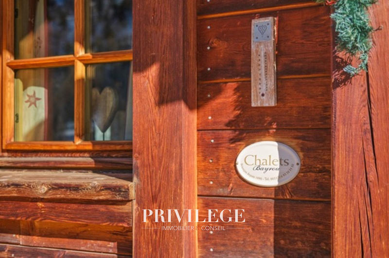 Châlet - 247 m² - 9 pièces