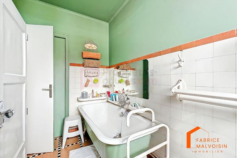 Maison - 402 m² - 16 pièces