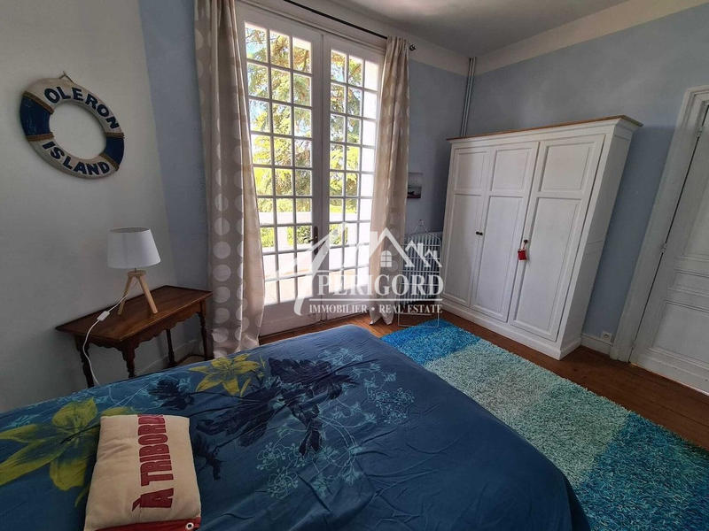 Maison - 250 m² - 10 pièces