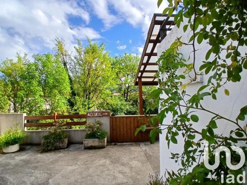 Maison - 270 m² - 14 pièces