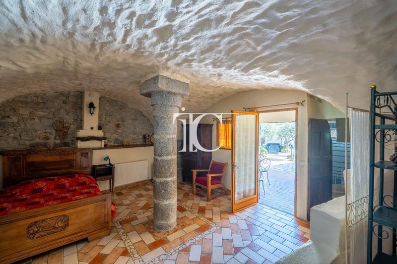 Maison - 354 m² - 14 pièces