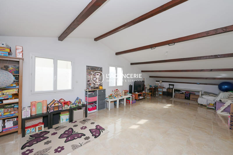 Maison traditionnelle - 217 m² - 6 pièces