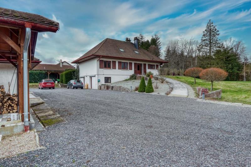 Maison - 265 m² - 10 pièces