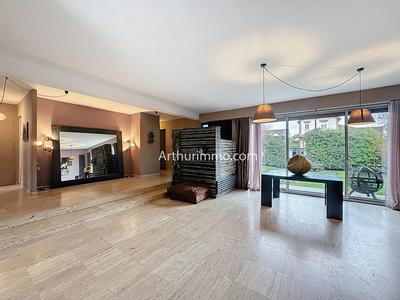 Maison - 226 m² - 8 pièces