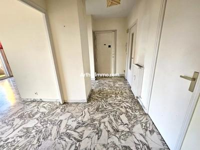 Appartement - 90 m² - 4 pièces