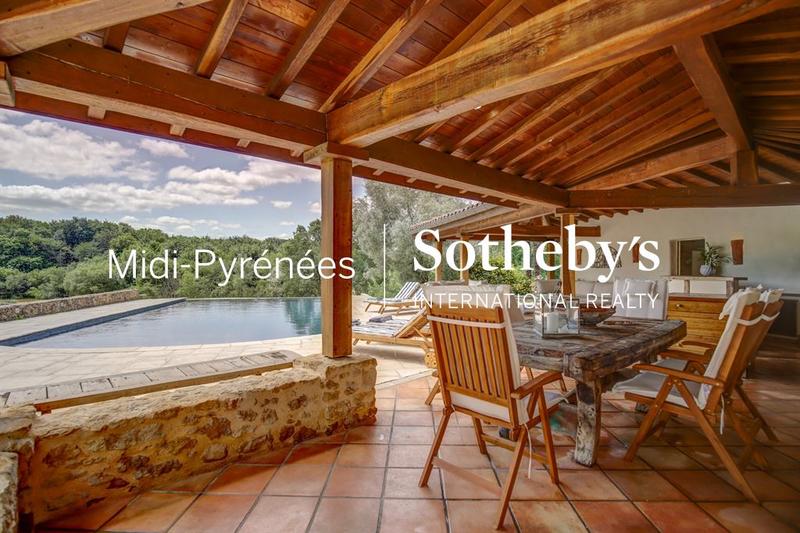 Maison - 625 m² - 17 pièces