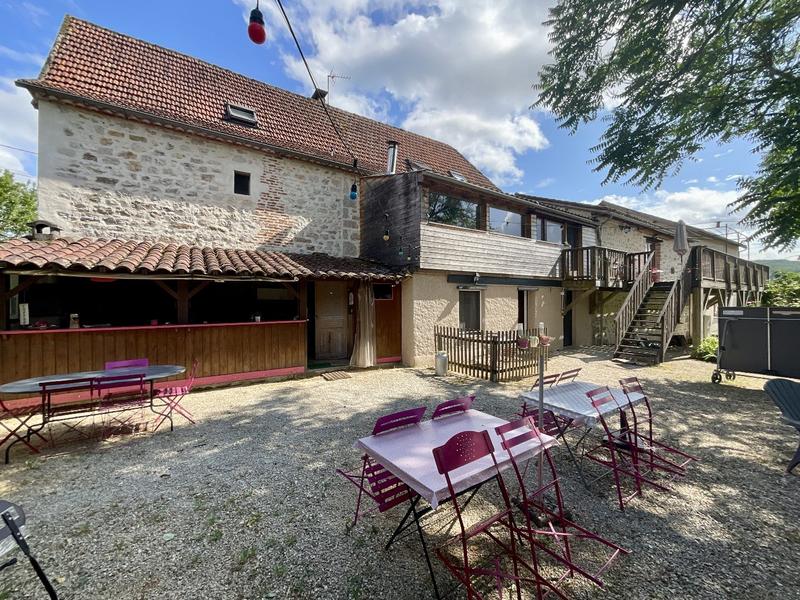 Maison - 430 m² - 16 pièces