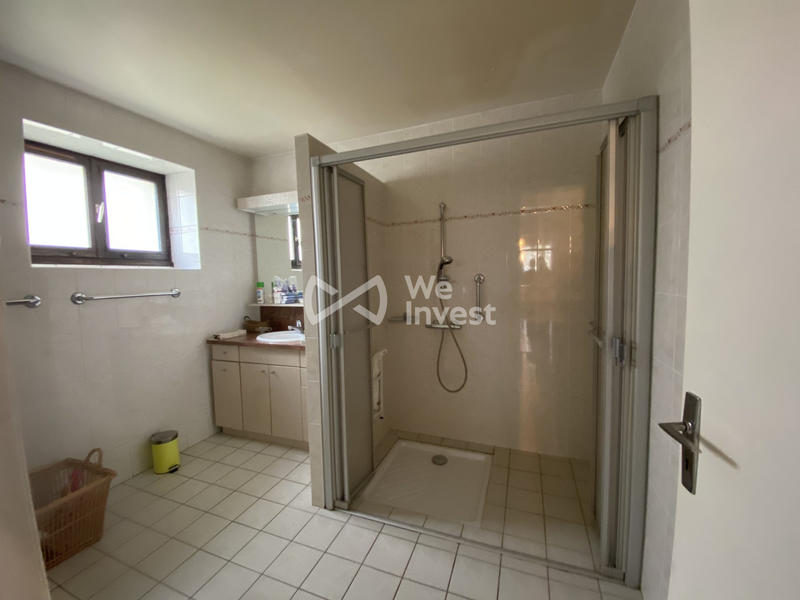 Maison - 250 m² - 15 pièces