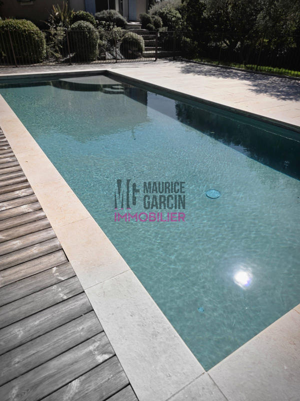 Maison - 234 m² - 6 pièces